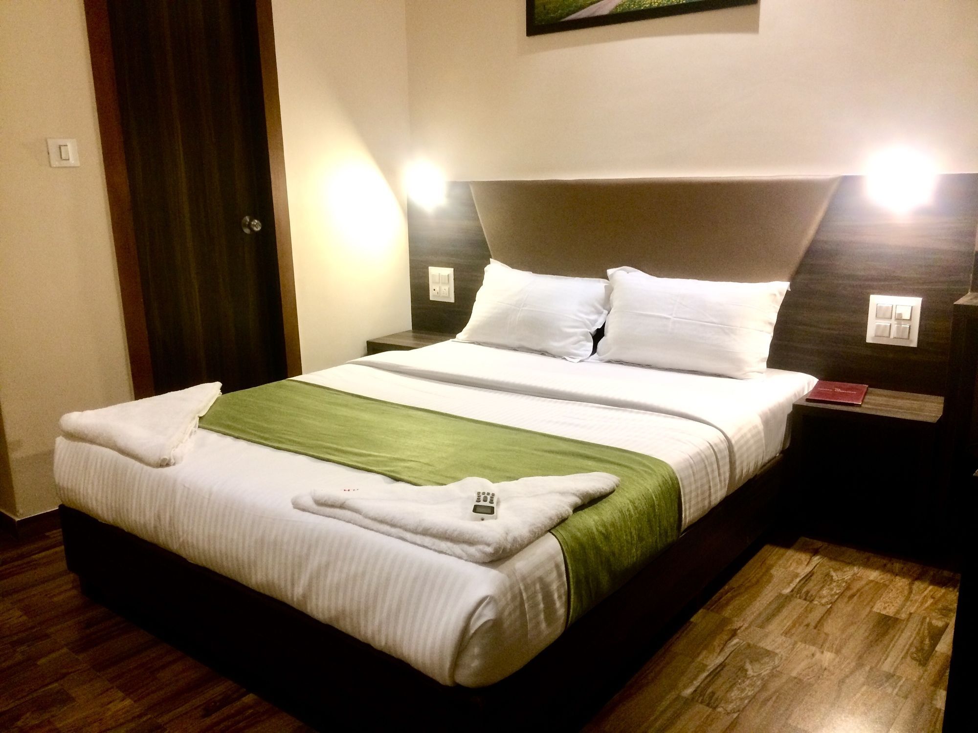 Hotel Horizon Мумбаи Экстерьер фото